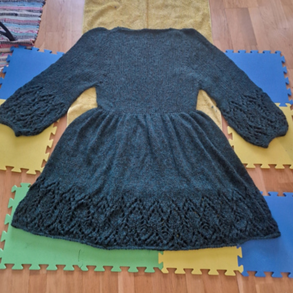 Augustins no. 21 Holiday Dress - Picture 6 of 9